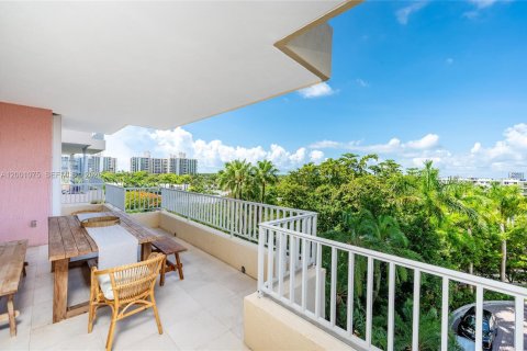 Condo in Key Biscayne, Florida, 2 bedrooms  № 2067661 - photo 12