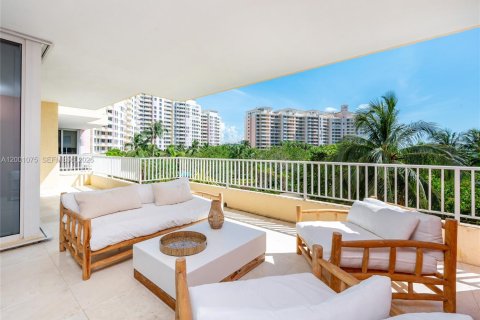 Condo in Key Biscayne, Florida, 2 bedrooms  № 2067661 - photo 8