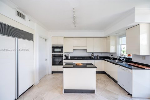 Condo in Key Biscayne, Florida, 2 bedrooms  № 2067661 - photo 14