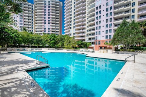 Condo in Key Biscayne, Florida, 2 bedrooms  № 2067661 - photo 25