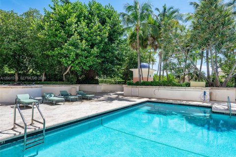 Condo in Key Biscayne, Florida, 2 bedrooms  № 2067661 - photo 26