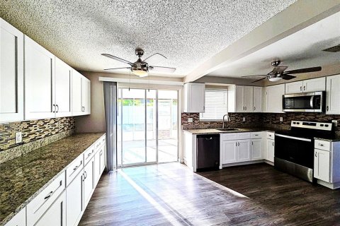 Villa ou maison à louer à Clearwater, Floride: 3 chambres, 121.14 m2 № 2431829 - photo 4