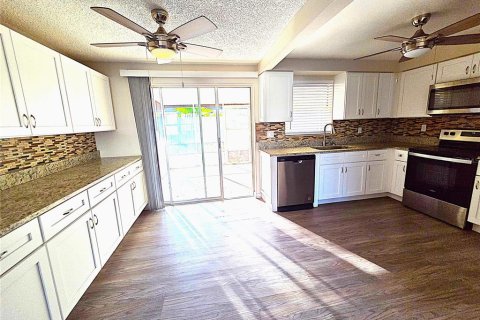 Villa ou maison à louer à Clearwater, Floride: 3 chambres, 121.14 m2 № 2431829 - photo 6
