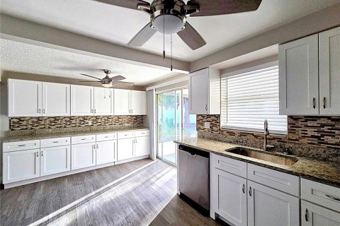 Villa ou maison à louer à Clearwater, Floride: 3 chambres, 121.14 m2 № 2431829 - photo 2