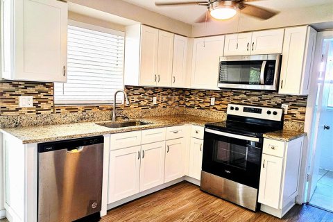 Villa ou maison à louer à Clearwater, Floride: 3 chambres, 121.14 m2 № 2431829 - photo 3