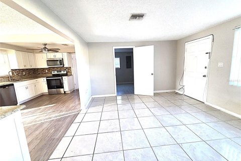 Villa ou maison à louer à Clearwater, Floride: 3 chambres, 121.14 m2 № 2431829 - photo 5
