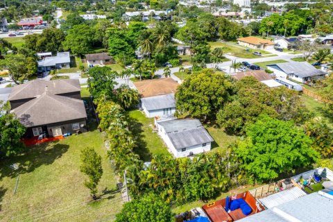 House in Margate, Florida 6 bedrooms, 209.4 sq.m. № 1100331 - photo 1