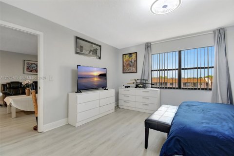 Condo in Sunrise, Florida, 2 bedrooms № 2186084 - photo 14