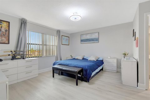 Condo in Sunrise, Florida, 2 bedrooms № 2186084 - photo 13