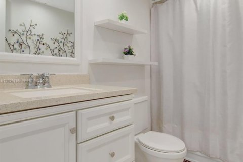 Condo in Sunrise, Florida, 2 bedrooms № 2186084 - photo 23