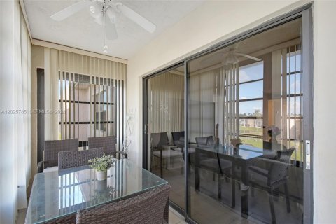 Condo in Sunrise, Florida, 2 bedrooms № 2186084 - photo 24