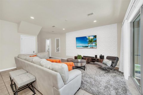 House in Kissimmee, Florida 5 bedrooms, 231.51 sq.m. № 2220637 - photo 9