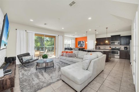 House in Kissimmee, Florida 5 bedrooms, 231.51 sq.m. № 2220637 - photo 6