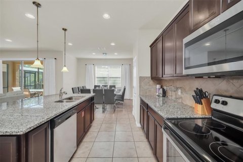 House in Kissimmee, Florida 5 bedrooms, 231.51 sq.m. № 2220637 - photo 16