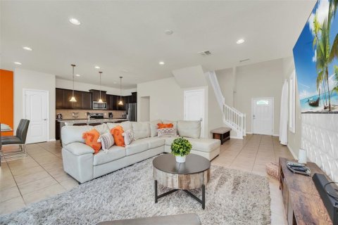 House in Kissimmee, Florida 5 bedrooms, 231.51 sq.m. № 2220637 - photo 10