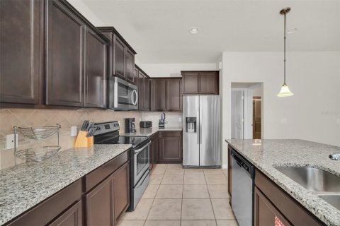 House in Kissimmee, Florida 5 bedrooms, 231.51 sq.m. № 2220637 - photo 14