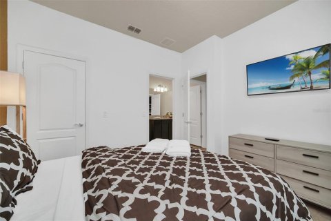 House in Kissimmee, Florida 5 bedrooms, 231.51 sq.m. № 2220637 - photo 30