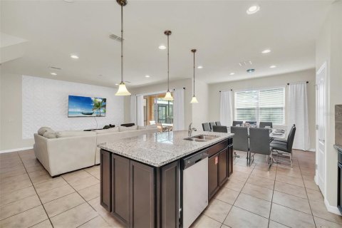 House in Kissimmee, Florida 5 bedrooms, 231.51 sq.m. № 2220637 - photo 15