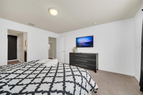 House in Kissimmee, Florida 5 bedrooms, 231.51 sq.m. № 2220637 - photo 23