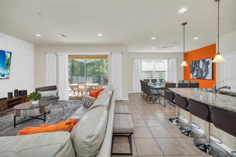 House in Kissimmee, Florida 5 bedrooms, 231.51 sq.m. № 2220637 - photo 5