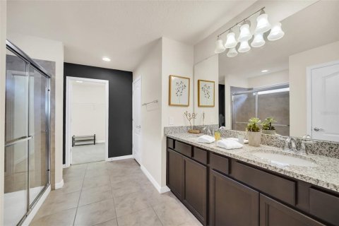 House in Kissimmee, Florida 5 bedrooms, 231.51 sq.m. № 2220637 - photo 24