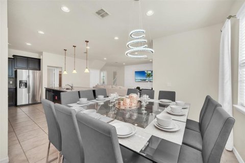 House in Kissimmee, Florida 5 bedrooms, 231.51 sq.m. № 2220637 - photo 21