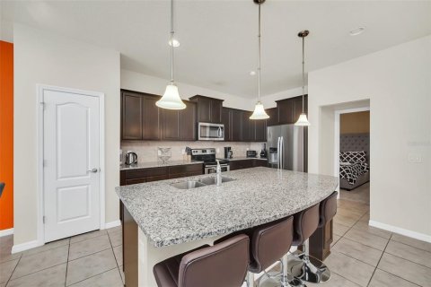 House in Kissimmee, Florida 5 bedrooms, 231.51 sq.m. № 2220637 - photo 13