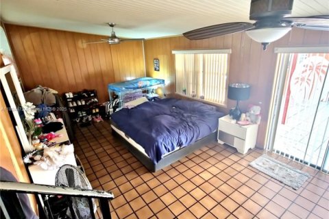 Casa en venta en Hialeah, Florida, 2 dormitorios, 152.27 m2 № 1931155 - foto 8