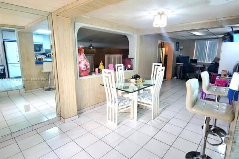 Casa en venta en Hialeah, Florida, 2 dormitorios, 152.27 m2 № 1931155 - foto 6