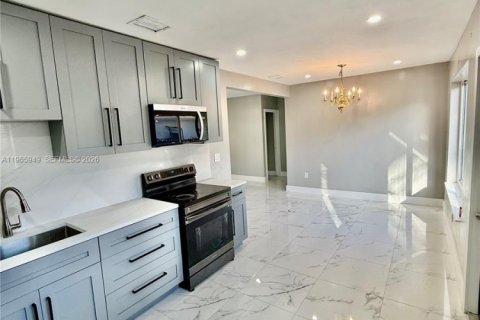 Villa ou maison à louer à Miramar, Floride: 2 chambres, 155.52 m2 № 2027533 - photo 10