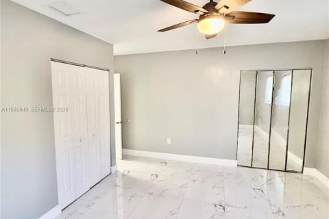 Villa ou maison à louer à Miramar, Floride: 2 chambres, 155.52 m2 № 2027533 - photo 6