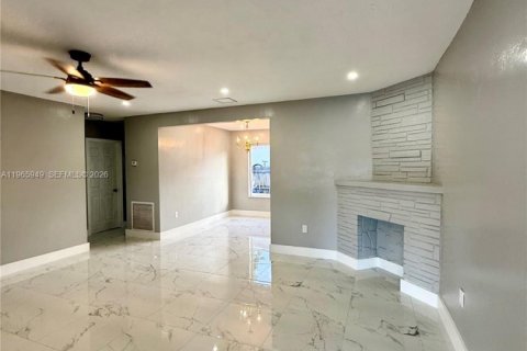 Villa ou maison à louer à Miramar, Floride: 2 chambres, 155.52 m2 № 2027533 - photo 8