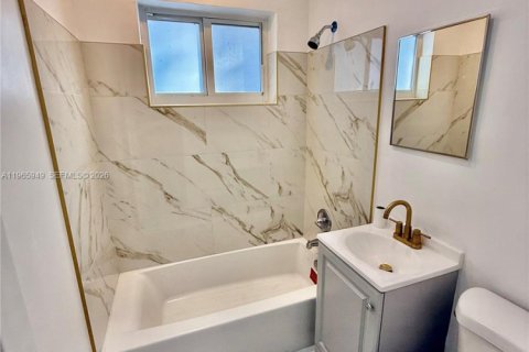 Villa ou maison à louer à Miramar, Floride: 2 chambres, 155.52 m2 № 2027533 - photo 5