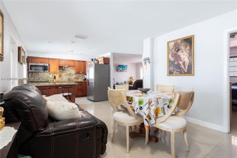 Immobilier commercial à vendre à Miami, Floride: 193.14 m2 № 1969459 - photo 6