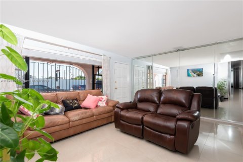 Immobilier commercial à vendre à Miami, Floride: 193.14 m2 № 1969459 - photo 12