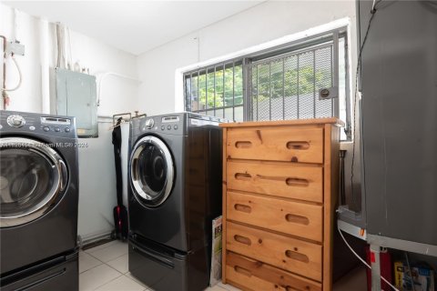 Immobilier commercial à vendre à Miami, Floride: 193.14 m2 № 1969459 - photo 21