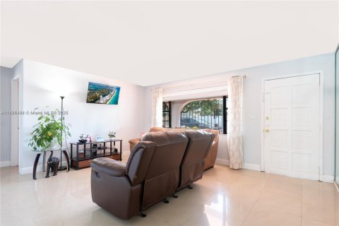 Immobilier commercial à vendre à Miami, Floride: 193.14 m2 № 1969459 - photo 11