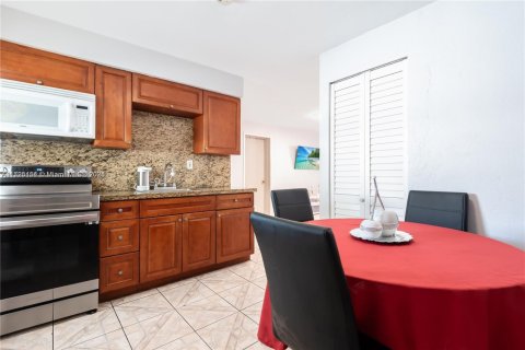 Immobilier commercial à vendre à Miami, Floride: 193.14 m2 № 1969459 - photo 29