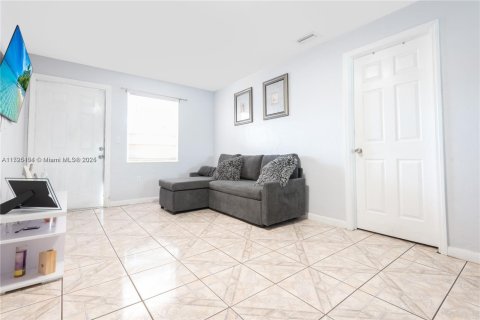 Immobilier commercial à vendre à Miami, Floride: 193.14 m2 № 1969459 - photo 24