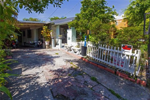Villa ou maison à vendre à Miami, Floride: 2 chambres, 140.28 m2 № 2060095 - photo 12