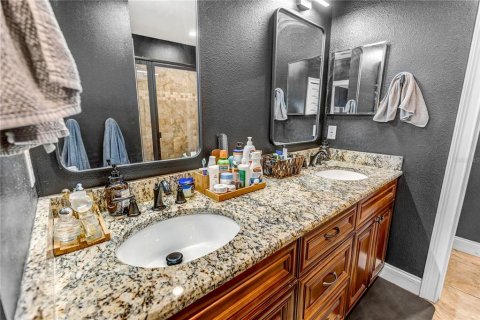 Casa en venta en Tampa, Florida, 4 dormitorios, 233.37 m2 № 2197944 - foto 16