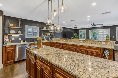 Casa en venta en Tampa, Florida, 4 dormitorios, 233.37 m2 № 2197944 - foto 12