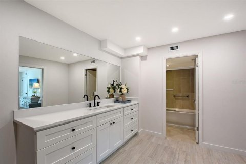 Condo in Longboat Key, Florida, 2 bedrooms  № 1835233 - photo 17
