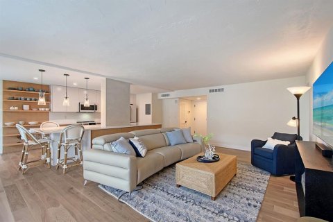 Condo in Longboat Key, Florida, 2 bedrooms  № 1835233 - photo 11
