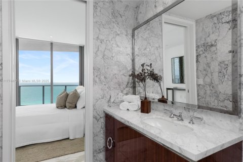Condominio en venta en Sunny Isles Beach, Florida, 2 dormitorios, 145.95 m2 № 1865517 - foto 23