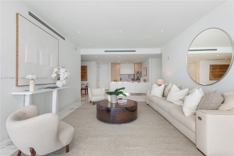 Condominio en venta en Sunny Isles Beach, Florida, 2 dormitorios, 145.95 m2 № 1865517 - foto 15