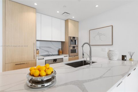 Condominio en venta en Sunny Isles Beach, Florida, 2 dormitorios, 145.95 m2 № 1865517 - foto 4