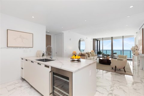Condo in Sunny Isles Beach, Florida, 2 bedrooms № 1865517 - photo 9