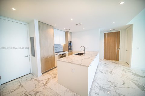 Condominio en venta en Sunny Isles Beach, Florida, 2 dormitorios, 145.95 m2 № 1865517 - foto 10