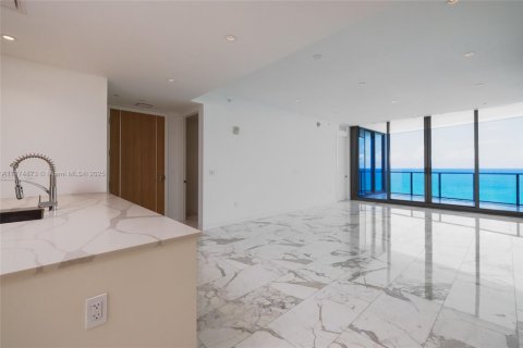 Condominio en venta en Sunny Isles Beach, Florida, 2 dormitorios, 145.95 m2 № 1865517 - foto 12